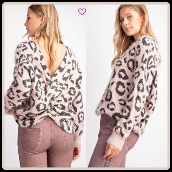 🆕Leopard Twisted Back Sweater🍂 Arrives Nov.. - Picture 1 of 3